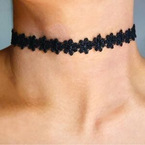 BLACK FLOWER CHOKER🖤🌸